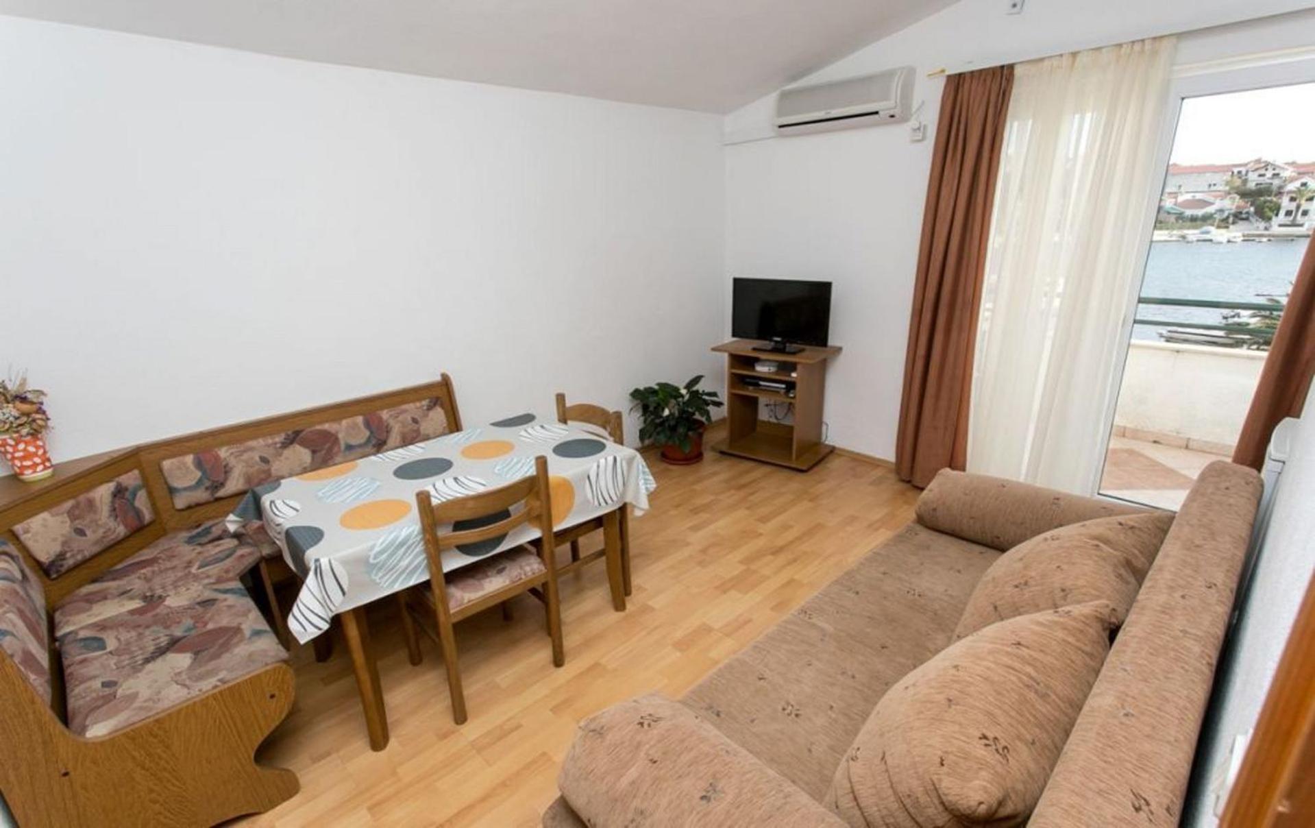 Apartments Mare - 30 M From Pebble Beach 브랜지카 외부 사진