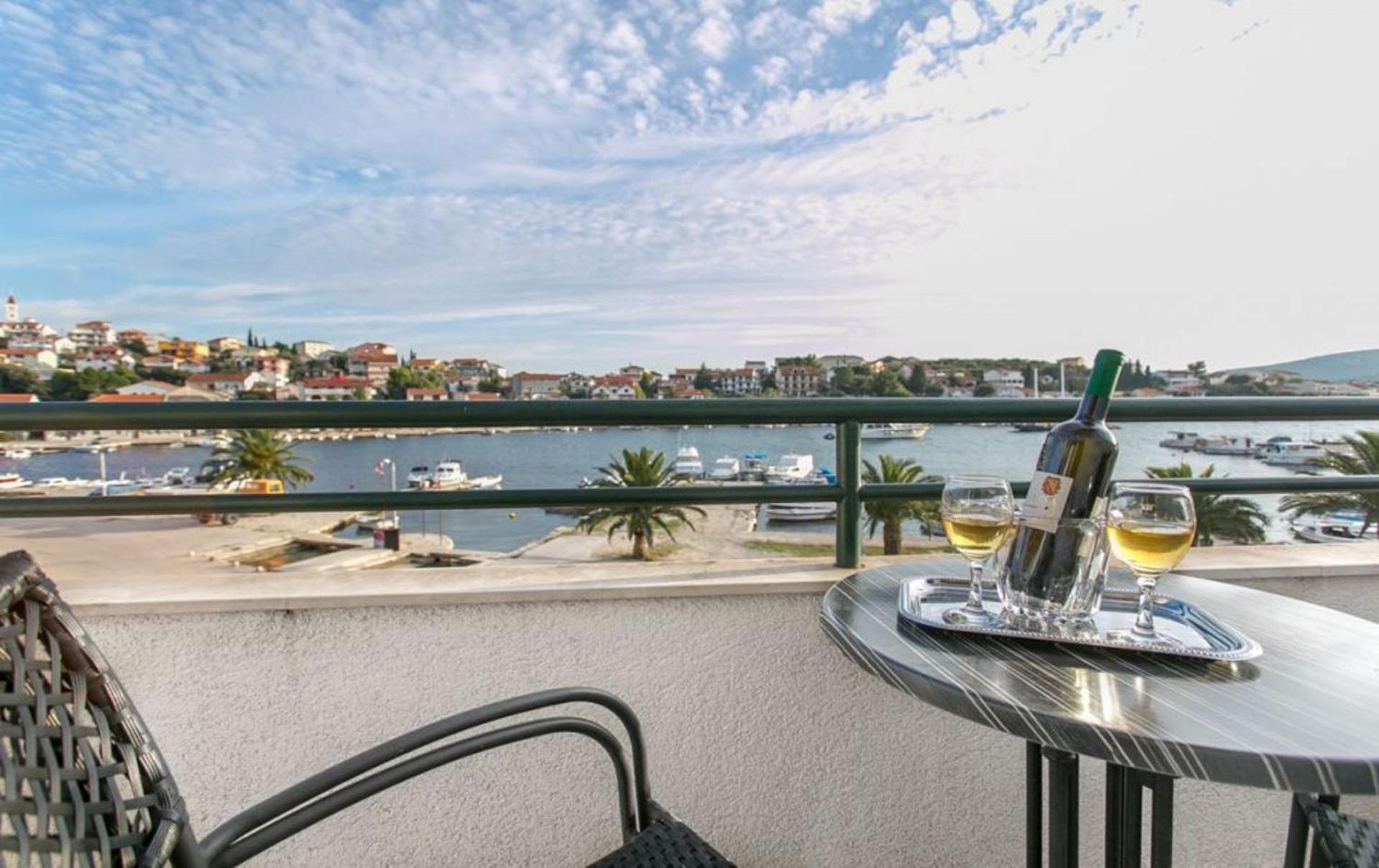 Apartments Mare - 30 M From Pebble Beach 브랜지카 외부 사진